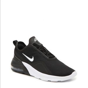 Womans Nike air max motion 2. Size 8.5